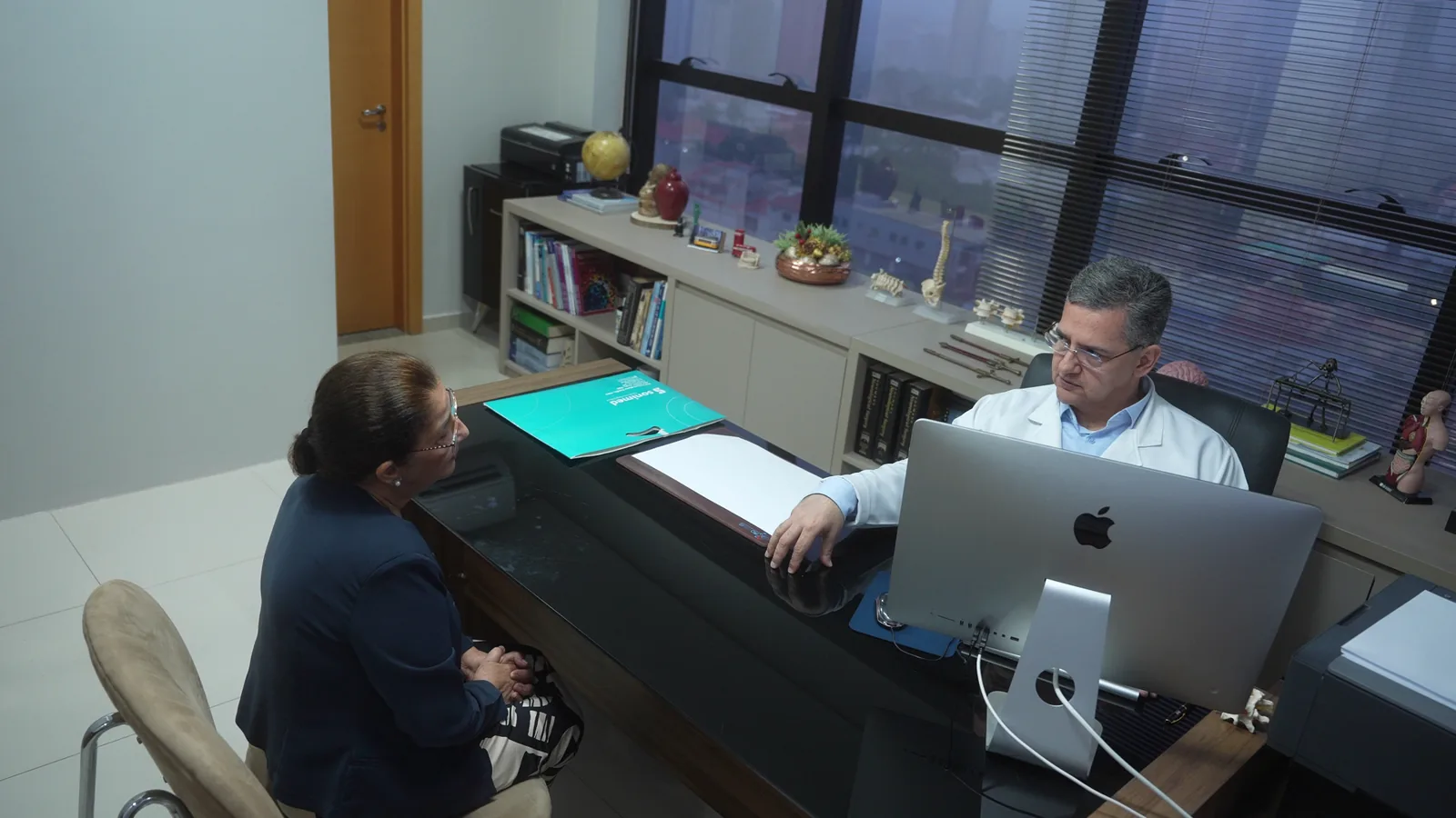 Explicando o caso clínico ao paciente no consultório